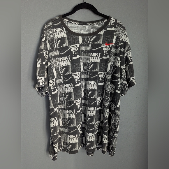 Nike AOP black and white size 2X vintage t-shirt 27x19 x29